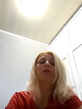 Snapshot of MiaLove183 chatting on 7, 6, 2026 MiaLove183 online show from 7, 6, 2026