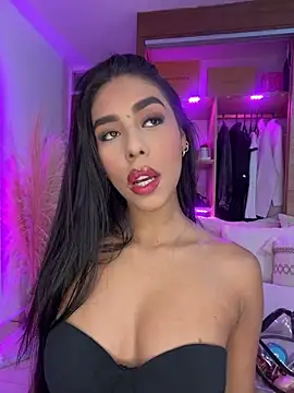 Snapshot of Rossie_Blooms chatting on 5, 5, 2026 Rossie Blooms online show from 5, 5, 2026