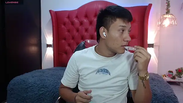 Snapshot of DominantBoy4 chatting on 15, 5, 2026 DominantBoy4 online show from 15, 5, 2026