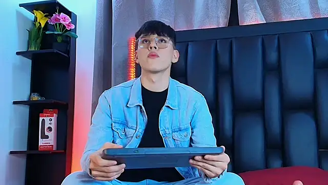Tom Parker  online show from 23, 5, 2026