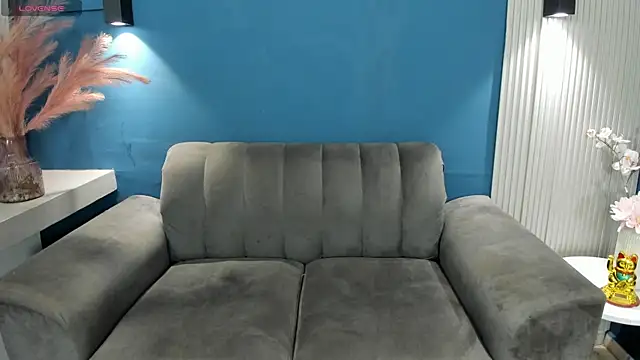 Snapshot of violetandrade chatting on 18, 4, 2026 violetandrade online show from 18, 4, 2026