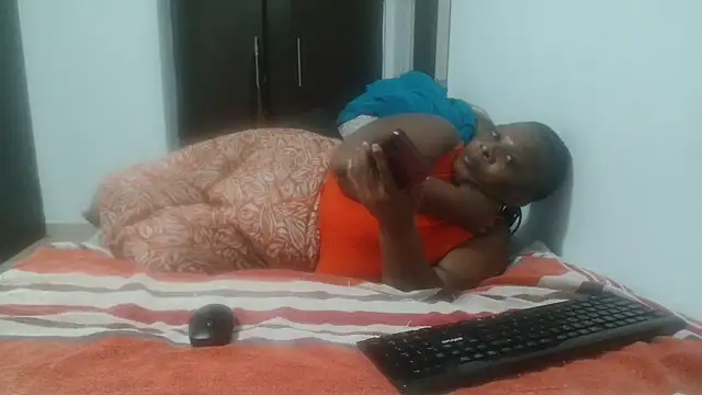 Lucia-boobs online show from 7, 4, 2026