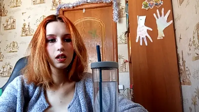 Snapshot of SirenFrost chatting on 7, 4, 2026 SirenFrost online show from 7, 4, 2026