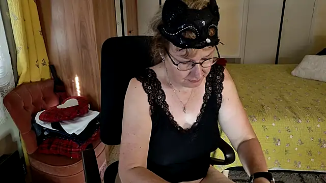 Chrismaturefrench online show from 5, 7, 2026