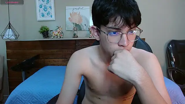 SantiTwinkyy online show from 16, 4, 2026