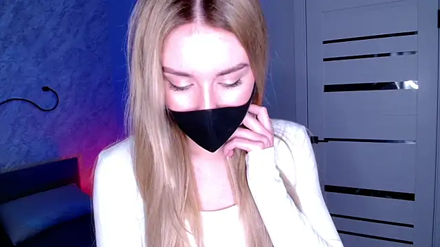 Snapshot of LulyDOLL chatting on 8, 4, 2026 LulyDOLL online show from 8, 4, 2026