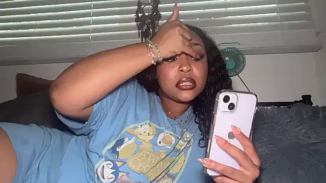 Snapshot of Yourmommysilk chatting on 29, 3, 2026 Yourmommysilk online show from 29, 3, 2026