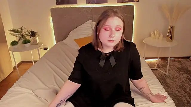 KatieGarsiaa online show from 26, 3, 2026