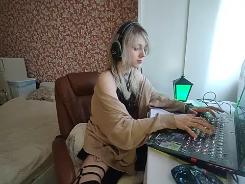 Snapshot of StijenaHunt chatting on 21, 4, 2026 StijenaHunt online show from 21, 4, 2026