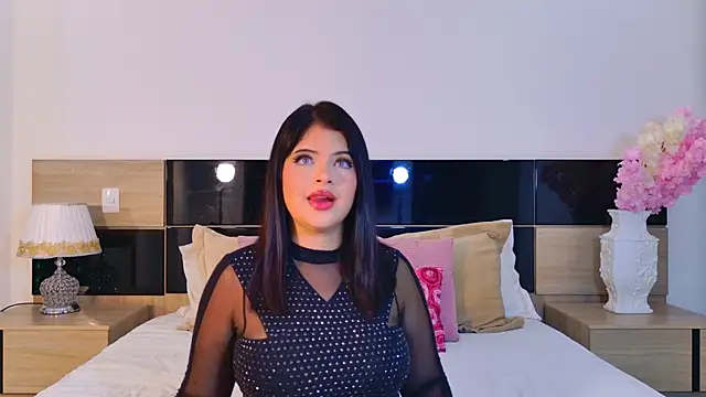 Elodie Laurent online show from 23, 4, 2026