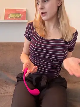 CutieLaura online show from 25, 3, 2026