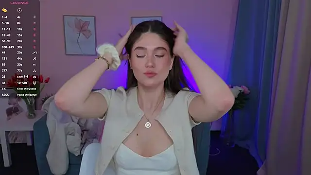 Snapshot of SunnyBloss chatting on 5, 4, 2026 SunnyBloss online show from 5, 4, 2026