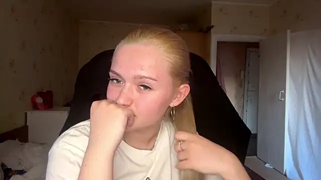 Snapshot of Sophia_Blonde chatting on 31, 3, 2026 Sophia Blonde online show from 31, 3, 2026