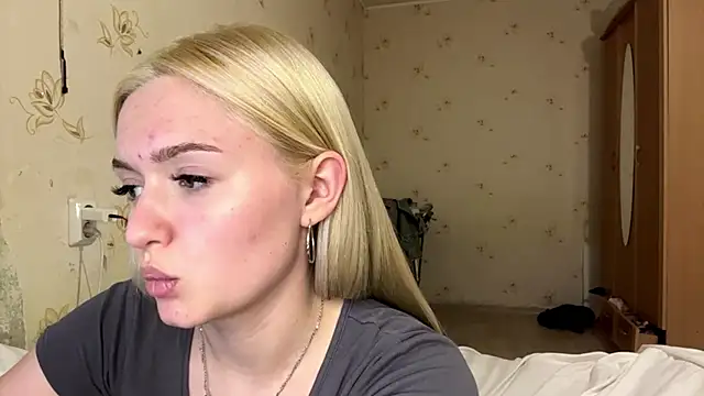 Snapshot of Sophia_Blonde chatting on 6, 4, 2026 Sophia Blonde online show from 6, 4, 2026