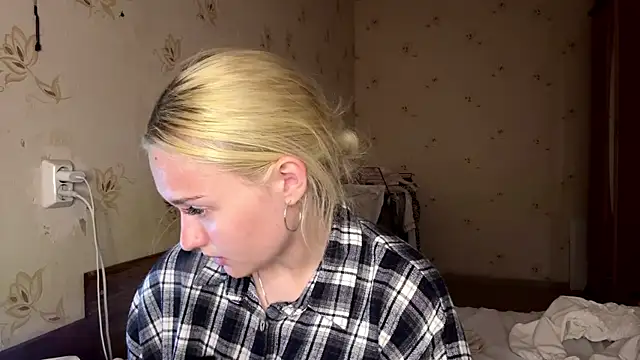 Sophia Blonde online show from 20, 5, 2026