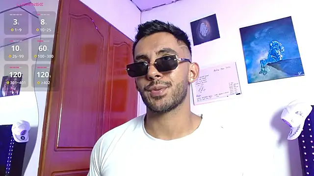 Snapshot of romanpearce_ chatting on 1, 6, 2026 romanpearce online show from 1, 6, 2026