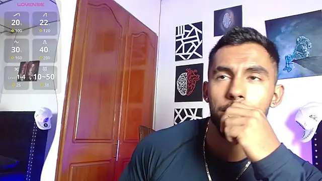 Snapshot of romanpearce_ chatting on 7, 7, 2026 romanpearce online show from 7, 7, 2026