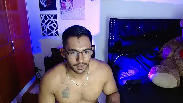 Snapshot of romanpearce_ chatting on 11, 7, 2026 romanpearce online show from 11, 7, 2026