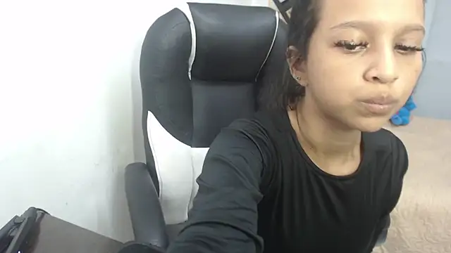 Snapshot of naty_18 chatting on 9, 5, 2026 naty 18 online show from 9, 5, 2026