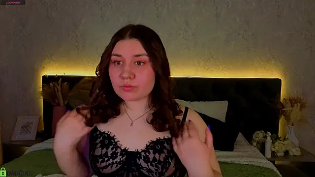 Maya Raay online show from 11, 4, 2026