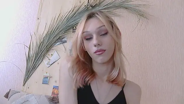 Snapshot of Kirana_Hayes chatting on 3, 4, 2026 Kirana Hayes online show from 3, 4, 2026