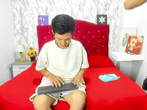 Alejandra and James  online show from 13, 4, 2026