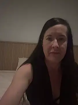 Snapshot of lounostrings chatting on 2, 5, 2026 lounostrings online show from 2, 5, 2026