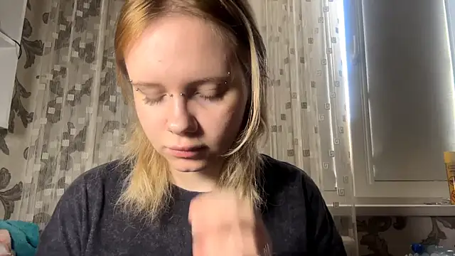 Snapshot of KrystenHoye chatting on 27, 3, 2026 KrystenHoye online show from 27, 3, 2026