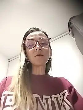 AlanaBrunetteX X online show from 25, 6, 2026