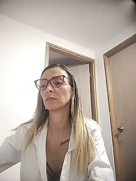 AlanaBrunetteX X online show from 26, 6, 2026
