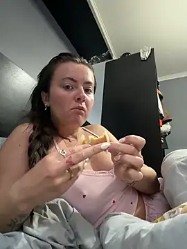 LolaSkyee online show from 2, 6, 2026
