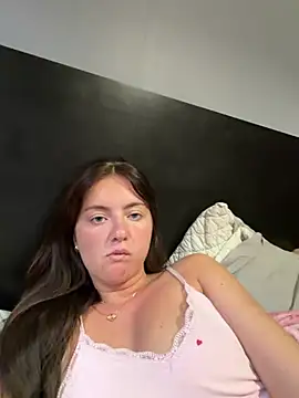 LolaSkyee online show from 3, 6, 2026