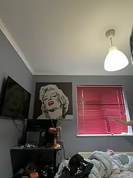LolaSkyee online show from 5, 6, 2026
