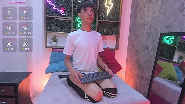Snapshot of Eyden_Connor chatting on 2, 6, 2026 Eyden Connor online show from 2, 6, 2026
