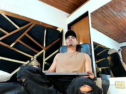 Snapshot of LucaColmal chatting on 6, 4, 2026 LucaColmal online show from 6, 4, 2026