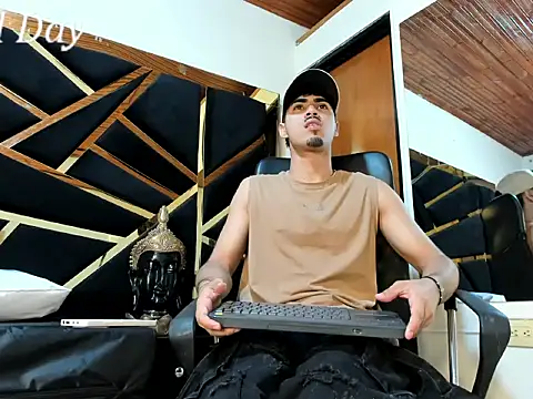 Snapshot of LucaColmal chatting on 6, 4, 2026 LucaColmal online show from 6, 4, 2026