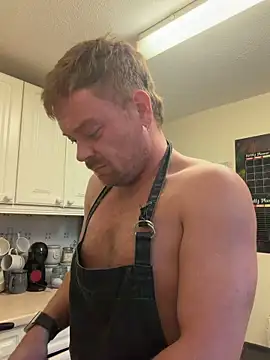 Snapshot of FarmingMangler chatting on 28, 3, 2026 FarmingMangler online show from 28, 3, 2026