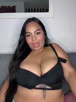 Snapshot of lunaa_love chatting on 19, 4, 2026 lunaa love online show from 19, 4, 2026