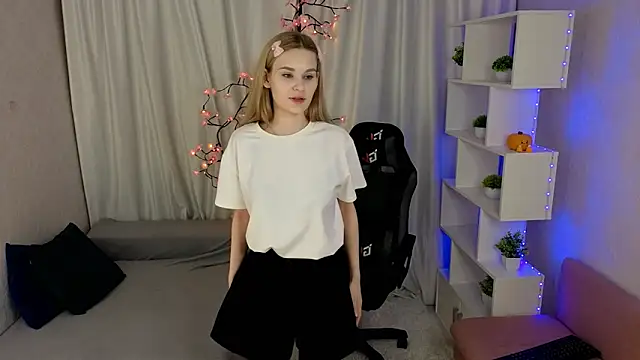 SugarNyaa online show from 28, 4, 2026
