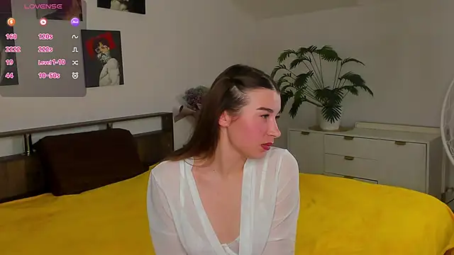 Snapshot of Nikki_Hearts_ chatting on 7, 4, 2026 Nikki Hearts online show from 7, 4, 2026