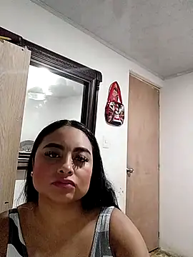 Snapshot of Aliceee_bolton chatting on 2, 4, 2026 Aliceee bolton online show from 2, 4, 2026