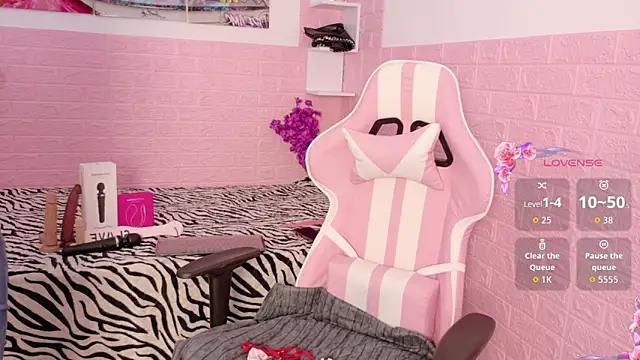 Snapshot of Sophi_Sweet11 chatting on 13, 4, 2026 Sophi Sweet11 online show from 13, 4, 2026