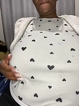 Snapshot of BoobsQueeen chatting on 2, 6, 2026 BoobsQueeen online show from 2, 6, 2026
