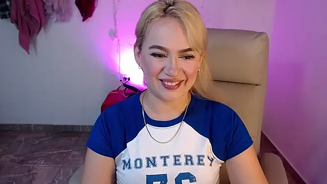 Snapshot of Carolina_2403 chatting on 12, 6, 2026 Carolina 2403 online show from 12, 6, 2026