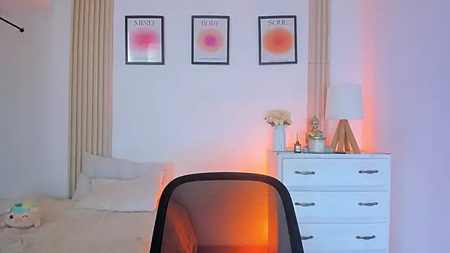 lia stuart1 online show from 7, 4, 2026