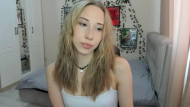 Snapshot of Emmarayder chatting on 1, 4, 2026 Emmarayder online show from 1, 4, 2026