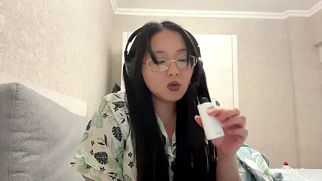 Snapshot of Feylinmay chatting on 15, 4, 2026 Feylinmay online show from 15, 4, 2026