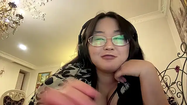 Snapshot of Feylinmay chatting on 25, 4, 2026 Feylinmay online show from 25, 4, 2026