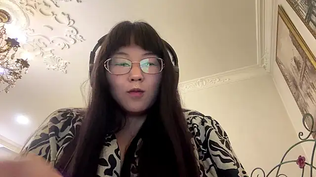 Snapshot of Feylinmay chatting on 6, 5, 2026 Feylinmay online show from 6, 5, 2026
