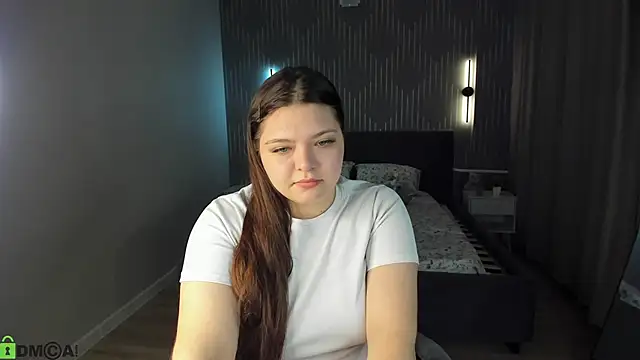 Snapshot of Evelyne_Loo chatting on 7, 4, 2026 Evelyne Loo online show from 7, 4, 2026